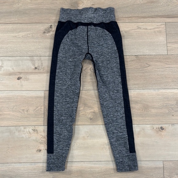 Victoria Secret Pink Women’s Compression Black and Gray Leggings - Picture 8 of 13